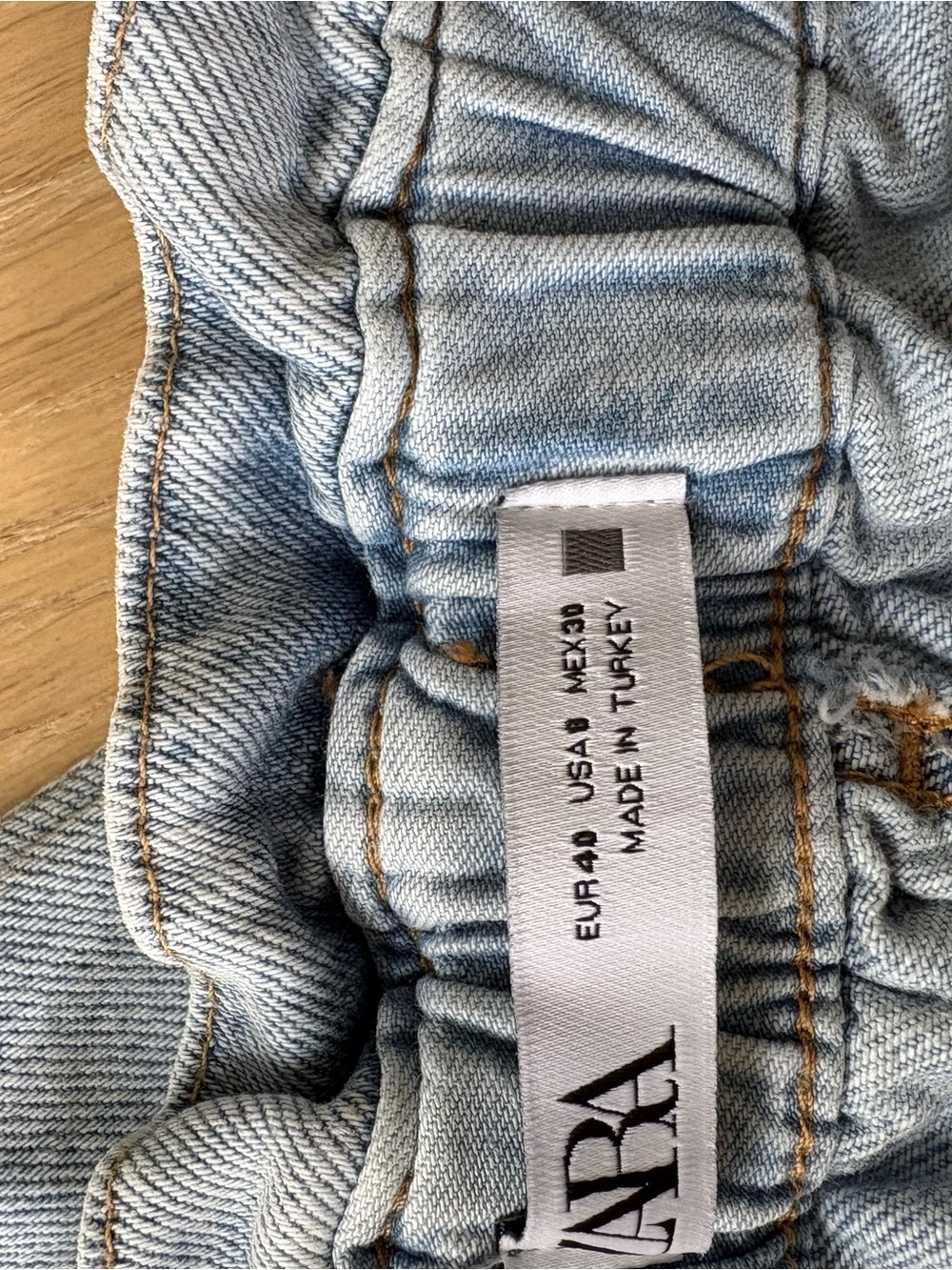 Zara Light Wash Elastic Waist Jeans - Picture 3 of 3